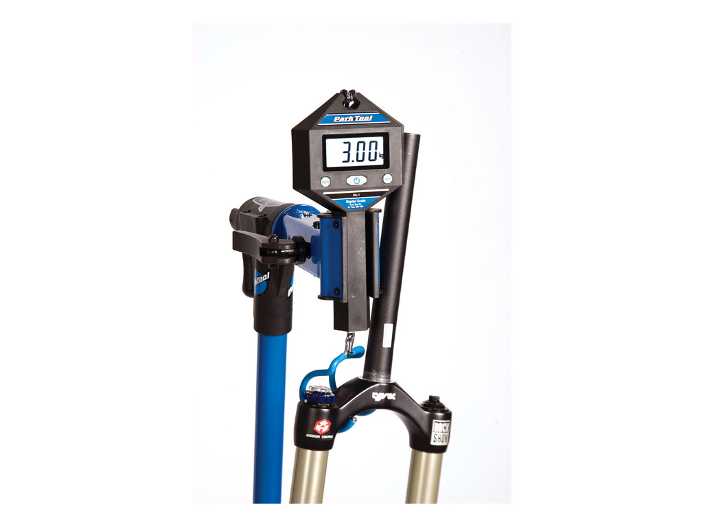 BÁSCULA DIGITAL DE COLGAR PARK TOOL - PARA PESAR BICICLETAS Y COMPONENTES - miniatura 3